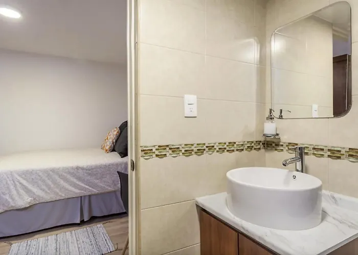 Homestay Bedroom With Private Bathroom In Roma Norte In Mexico City